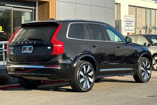 2023 Volvo XC90 Recharge Plug-In Hybrid T8 Ultimate Bright Theme 7-Seater