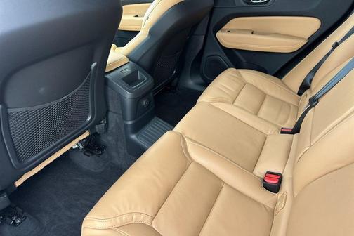 2024 Volvo XC60 Recharge Plug-In Hybrid T8 Ultimate Dark Theme