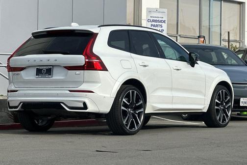 2024 Volvo XC60 Recharge Plug-In Hybrid T8 Ultimate Dark Theme