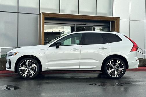 2025 Volvo XC60 Plug-In Hybrid Ultra, T8 AWD Electric/Gasoline, Dark
