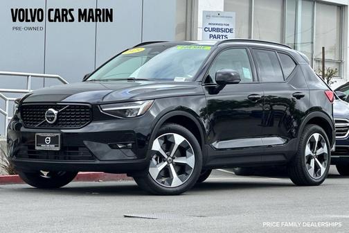 2023 Volvo XC40 B5 Plus Dark Theme