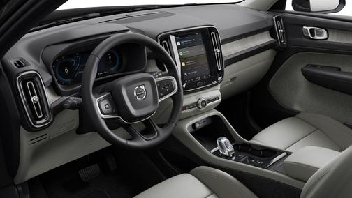 2023 Volvo XC40 B5 Plus Dark Theme