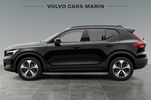 2023 Volvo XC40 B5 Plus Dark Theme