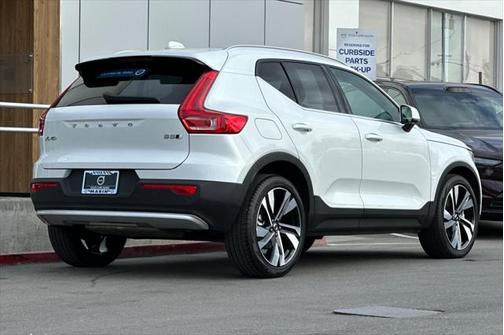 2023 Volvo XC40 B5 Plus Bright Theme