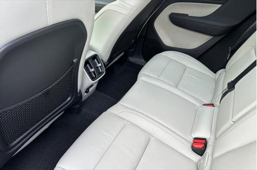 2023 Volvo XC40 B5 Plus Bright Theme