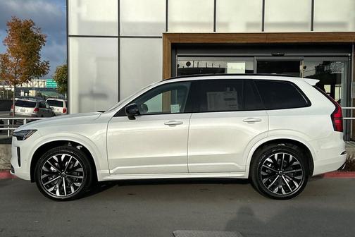 2026 Volvo XC90 B6 Ultra Dark Theme 7-Seater