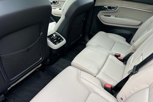 2026 Volvo XC90 B6 Ultra Dark Theme 7-Seater