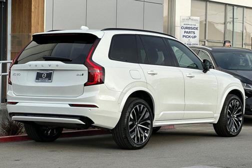2026 Volvo XC90 B6 Ultra Dark Theme 7-Seater