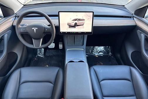Pearl White Multi-Coat 2025 Tesla Model Y Performance Dual Motor All-Wheel Drive