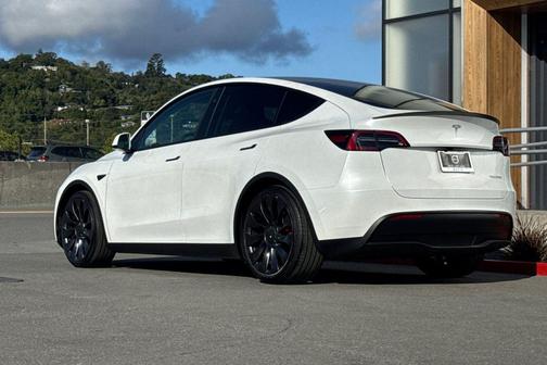 Pearl White Multi-Coat 2025 Tesla Model Y Performance Dual Motor All-Wheel Drive