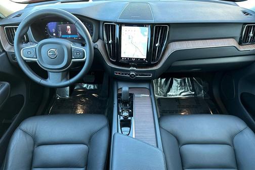 Fusion Red Metallic 2022 Volvo XC60 B5 Momentum