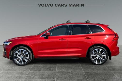 Fusion Red Metallic 2022 Volvo XC60 B5 Momentum