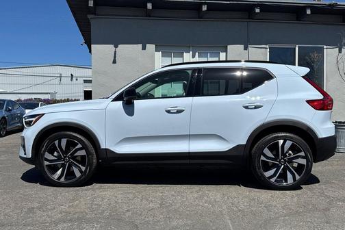 Cloud Blue 2026 Volvo XC40 Plus, B5 AWD Gas (mild hybrid), Dark