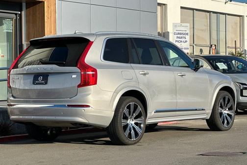 2023 Volvo XC90 Recharge Plug-In Hybrid T8 Core Bright Theme