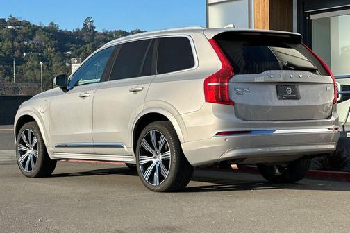 2023 Volvo XC90 Recharge Plug-In Hybrid T8 Core Bright Theme