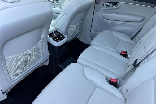 2023 Volvo XC90 Recharge Plug-In Hybrid T8 Core Bright Theme