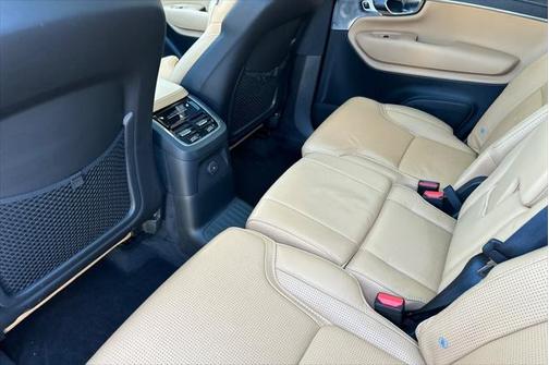 2021 Volvo XC90 Recharge Plug-In Hybrid T8 Inscription 7 Passenger