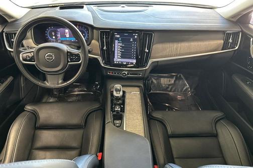 2022 Volvo S90 B6 Inscription