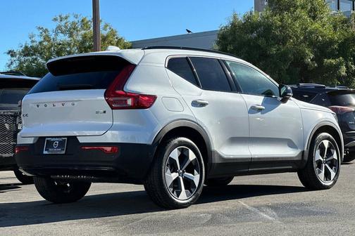 2026 Volvo XC40 B5 Plus