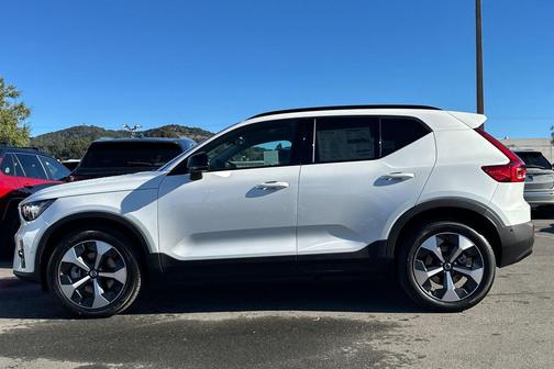 2026 Volvo XC40 B5 Plus