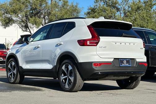 2026 Volvo XC40 B5 Plus