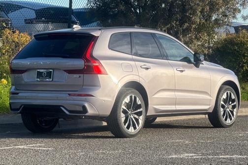 2026 Volvo XC60 B5 Plus