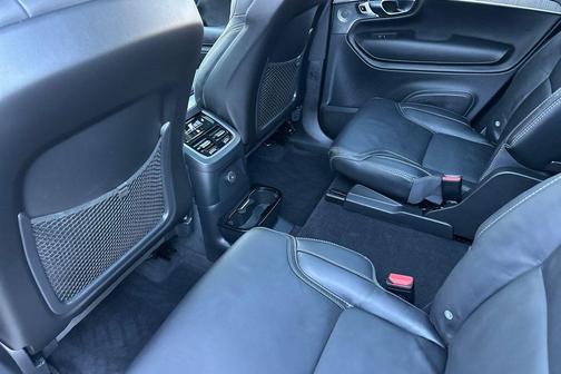 2025 Volvo XC90 Plug-In Hybrid T8 Ultra 6-Seater