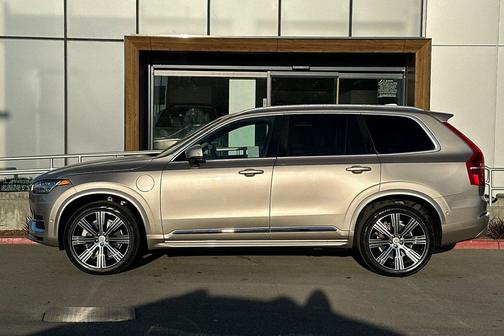 2025 Volvo XC90 Plug-In Hybrid T8 Ultra 6-Seater