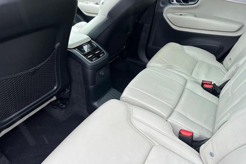 2022 Volvo XC90 Recharge Plug-In Hybrid T8 R-Design 7 Passenger