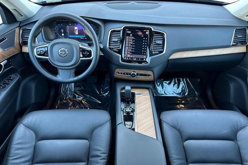 2025 Volvo XC90 B6 Plus 7-Seater