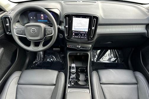 2026 Volvo XC40 B5 Ultra