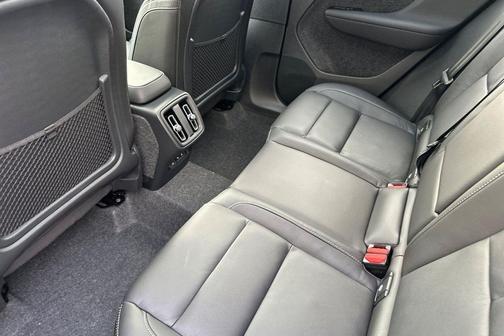 2026 Volvo XC40 B5 Ultra