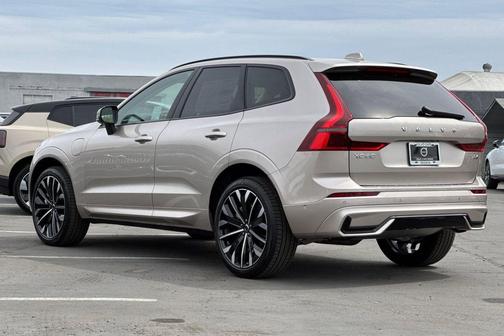 Bright Dusk Metallic 2026 Volvo XC60 Plug-In Hybrid Ultra, T8 AWD Electric/Gasoline, Dark