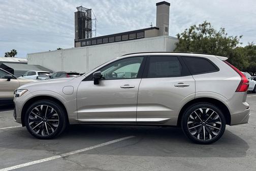 Bright Dusk Metallic 2026 Volvo XC60 Plug-In Hybrid Ultra, T8 AWD Electric/Gasoline, Dark