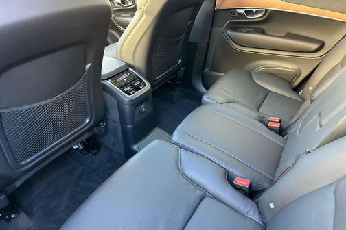 2025 Volvo XC90 Plug-In Hybrid T8 Core 7-Seater