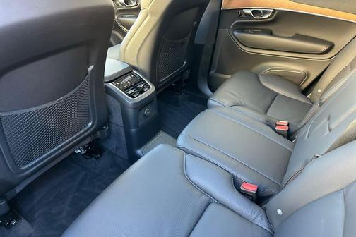 2025 Volvo XC90 Plug-In Hybrid T8 Core 7-Seater