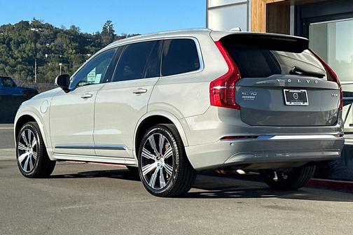 2025 Volvo XC90 Plug-In Hybrid T8 Core 7-Seater