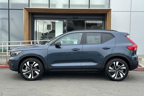 2026 Volvo XC40 B5 Ultra
