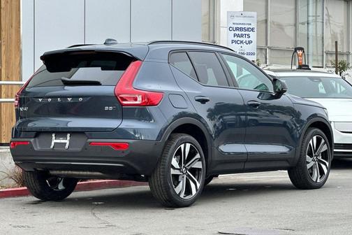 2026 Volvo XC40 B5 Ultra