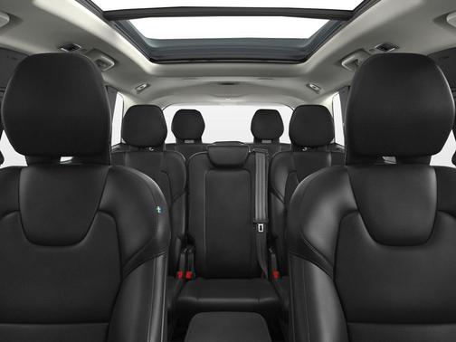 2018 Volvo XC90 T6 Momentum