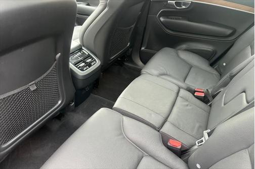 2024 Volvo XC90 B5 Plus Bright Theme