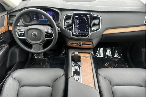 2024 Volvo XC90 B5 Plus Bright Theme