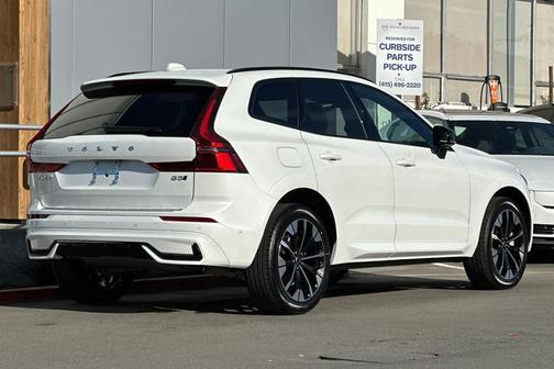 2026 Volvo XC60 B5 Plus