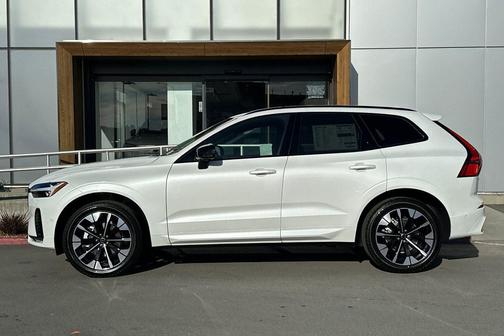 2026 Volvo XC60 B5 Plus