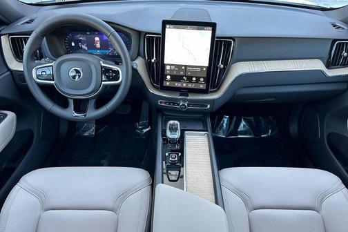 2026 Volvo XC60 B5 Plus