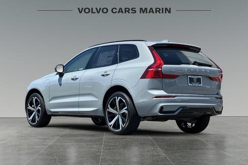 2025 Volvo XC60 B5 Plus