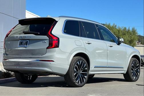 2026 Volvo XC90 Plug-In Hybrid T8 Plus 7-Seater