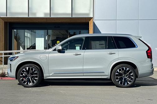 2026 Volvo XC90 Plug-In Hybrid T8 Plus 7-Seater