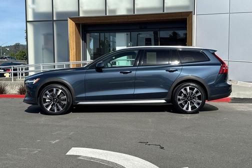 Denim Blue 2025 Volvo V60 Cross Country Ultra, B5 AWD Gas (mild hybrid)