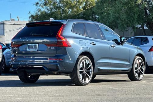 2026 Volvo XC60 B5 Plus